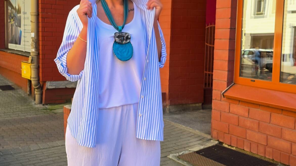 SPODNIE I KOSZULA PLUS SIZE CZY SUKIENKA I NARZUTKA W DUŻYM ROZMIARZE?