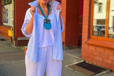 SPODNIE I KOSZULA PLUS SIZE CZY SUKIENKA I NARZUTKA W DUŻYM ROZMIARZE?